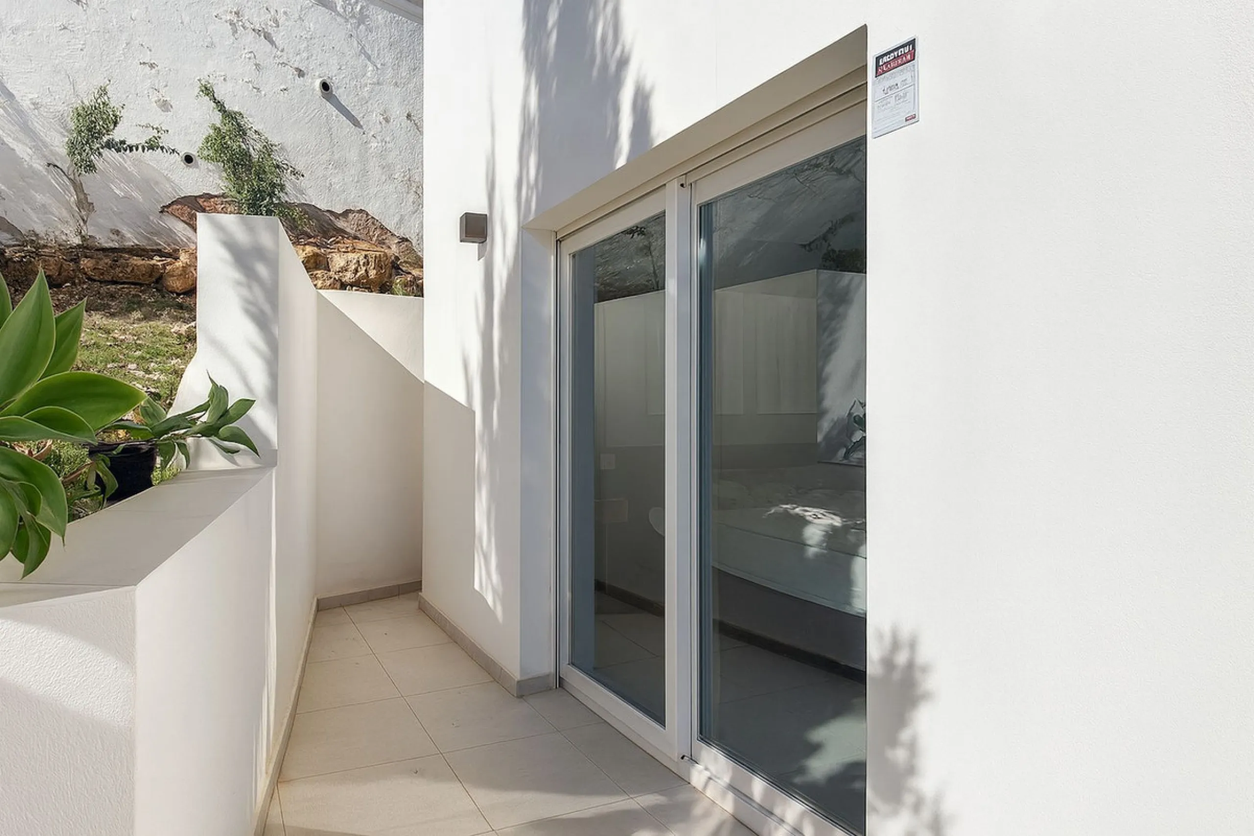 House - Detached Villa в продаже в Mijas, Málaga. В доме 3 спален и 3 ванных комнат. Площадь дома 182 м². Площадь участка 222 м²