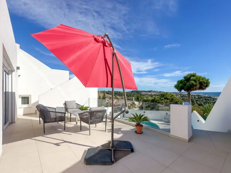 House - Detached Villa в продаже в Mijas, Málaga. В доме 3 спален и 3 ванных комнат. Площадь дома 182 м². Площадь участка 222 м²