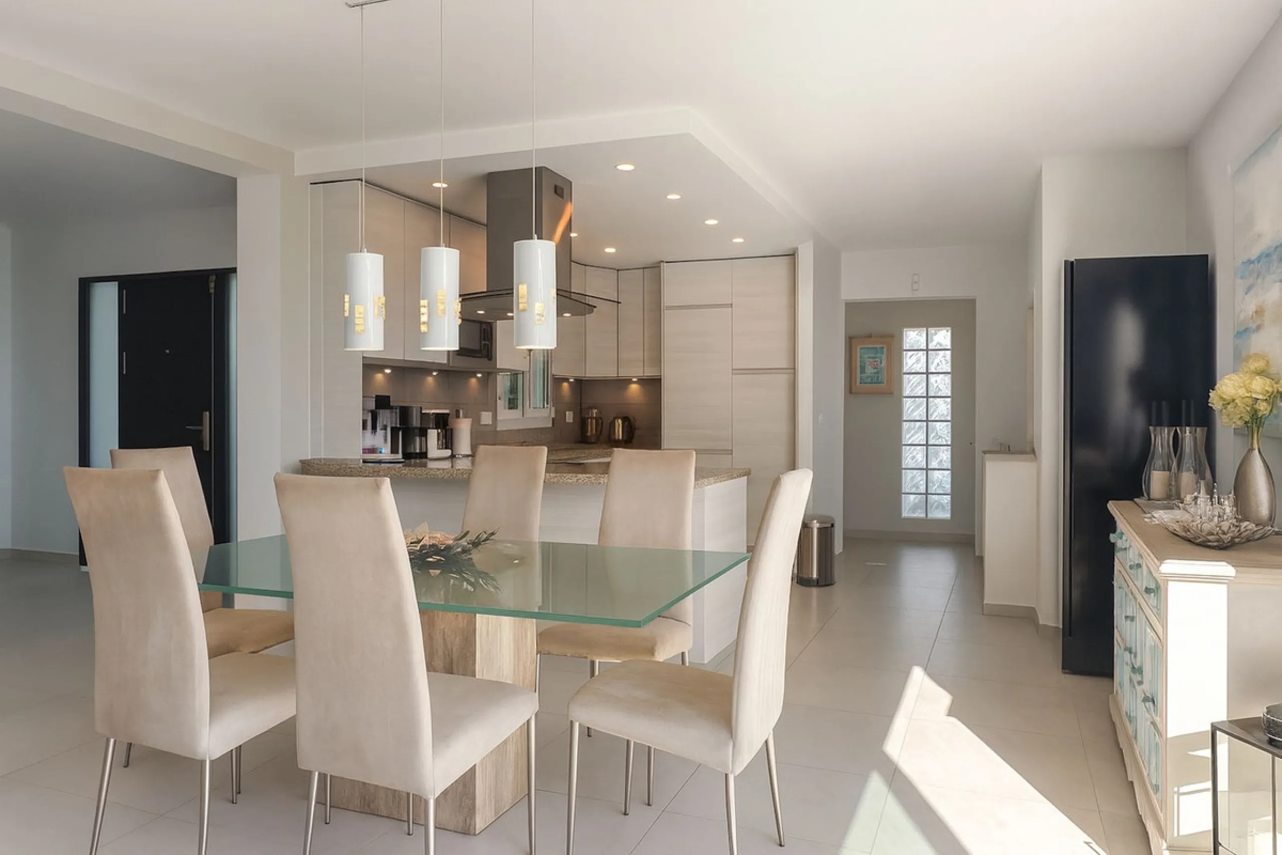 House - Detached Villa в продаже в Mijas, Málaga. В доме 3 спален и 3 ванных комнат. Площадь дома 182 м². Площадь участка 222 м²