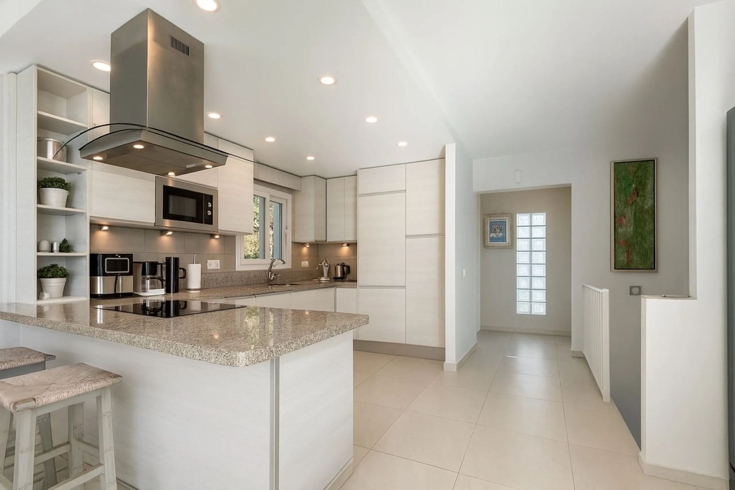 House - Detached Villa в продаже в Mijas, Málaga. В доме 3 спален и 3 ванных комнат. Площадь дома 182 м². Площадь участка 222 м²