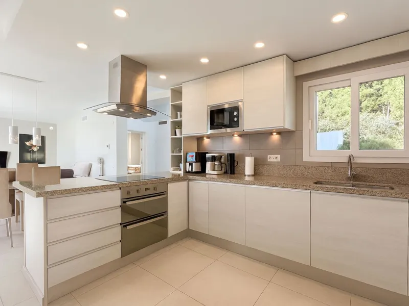 House - Detached Villa в продаже в Mijas, Málaga. В доме 3 спален и 3 ванных комнат. Площадь дома 182 м². Площадь участка 222 м²