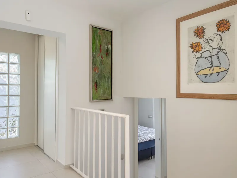 House - Detached Villa в продаже в Mijas, Málaga. В доме 3 спален и 3 ванных комнат. Площадь дома 182 м². Площадь участка 222 м²