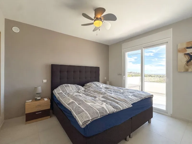 House - Detached Villa в продаже в Mijas, Málaga. В доме 3 спален и 3 ванных комнат. Площадь дома 182 м². Площадь участка 222 м²