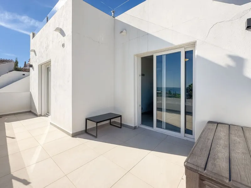 House - Detached Villa в продаже в Mijas, Málaga. В доме 3 спален и 3 ванных комнат. Площадь дома 182 м². Площадь участка 222 м²