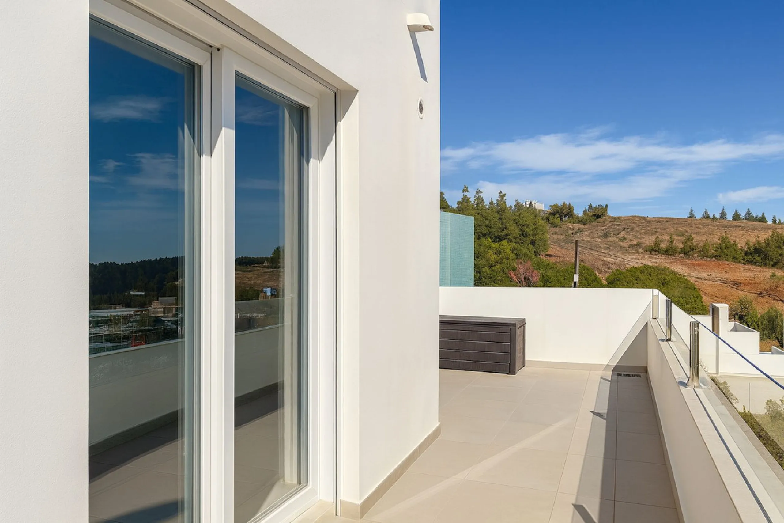 House - Detached Villa в продаже в Mijas, Málaga. В доме 3 спален и 3 ванных комнат. Площадь дома 182 м². Площадь участка 222 м²