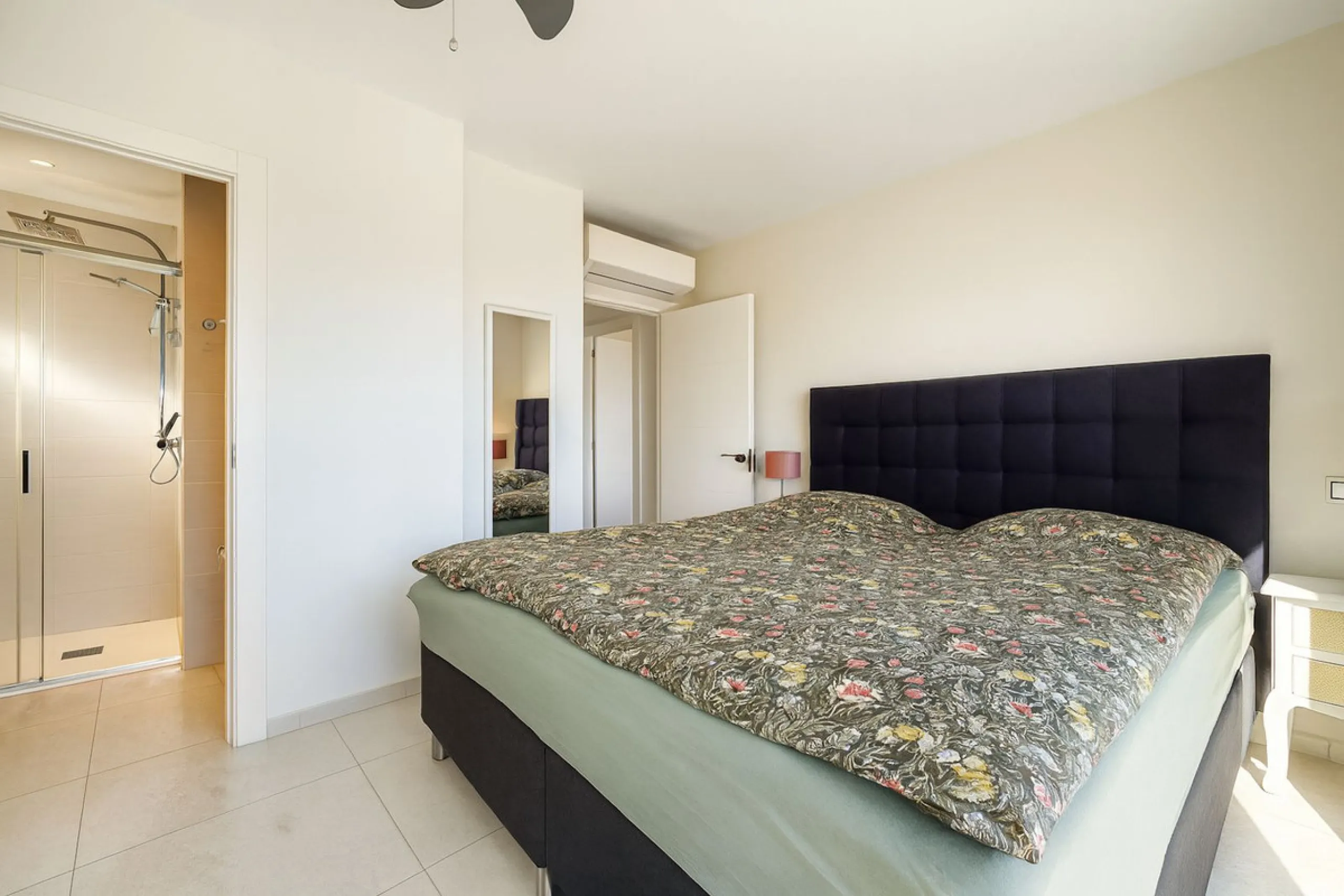 House - Detached Villa в продаже в Mijas, Málaga. В доме 3 спален и 3 ванных комнат. Площадь дома 182 м². Площадь участка 222 м²