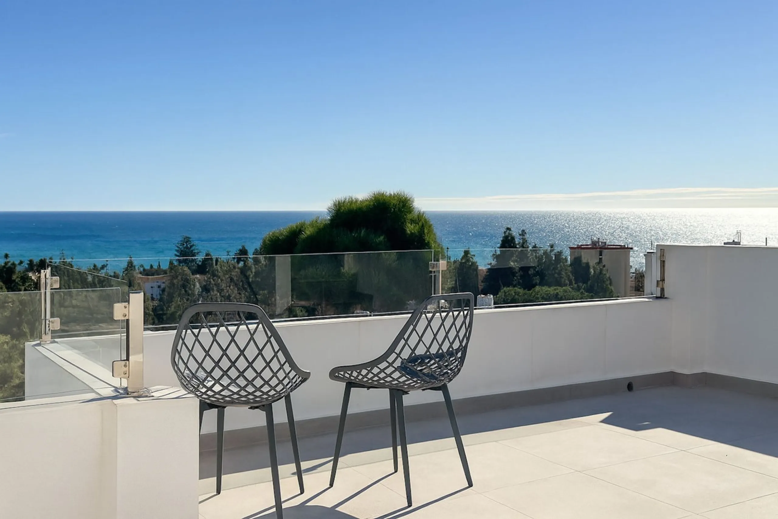 House - Detached Villa в продаже в Mijas, Málaga. В доме 3 спален и 3 ванных комнат. Площадь дома 182 м². Площадь участка 222 м²