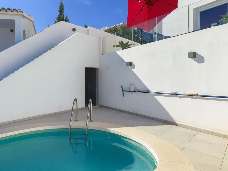 House - Detached Villa в продаже в Mijas, Málaga. В доме 3 спален и 3 ванных комнат. Площадь дома 182 м². Площадь участка 222 м²