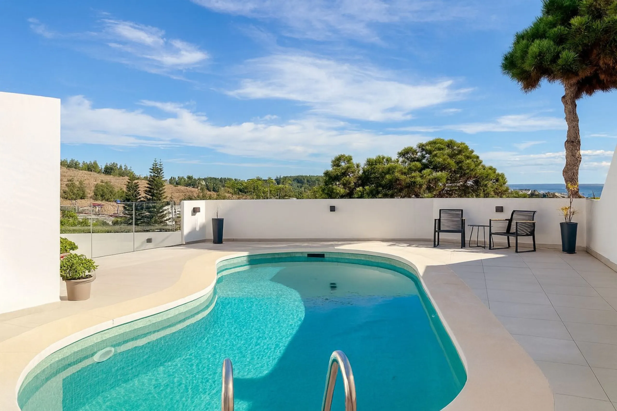 House - Detached Villa в продаже в Mijas, Málaga. В доме 3 спален и 3 ванных комнат. Площадь дома 182 м². Площадь участка 222 м²