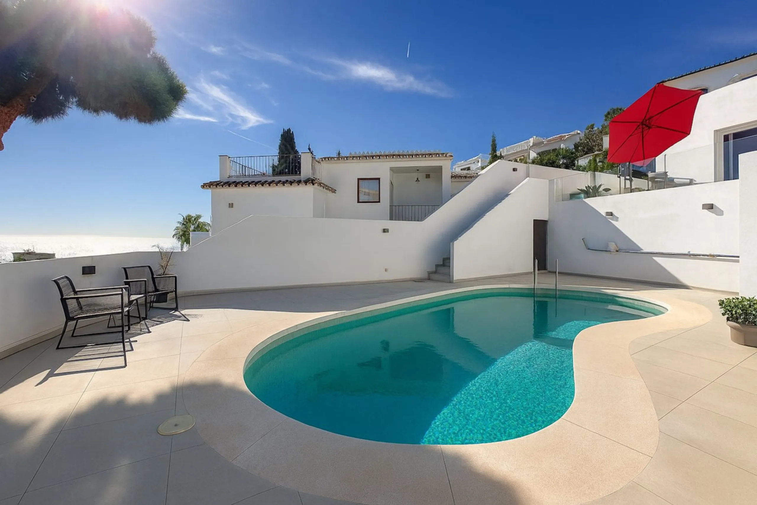 House - Detached Villa в продаже в Mijas, Málaga. В доме 3 спален и 3 ванных комнат. Площадь дома 182 м². Площадь участка 222 м²