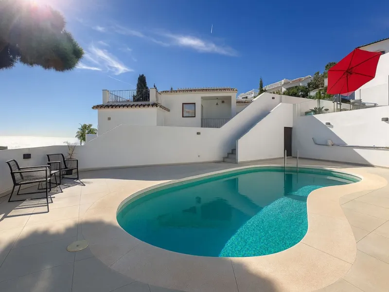 House - Detached Villa в продаже в Mijas, Málaga. В доме 3 спален и 3 ванных комнат. Площадь дома 182 м². Площадь участка 222 м²