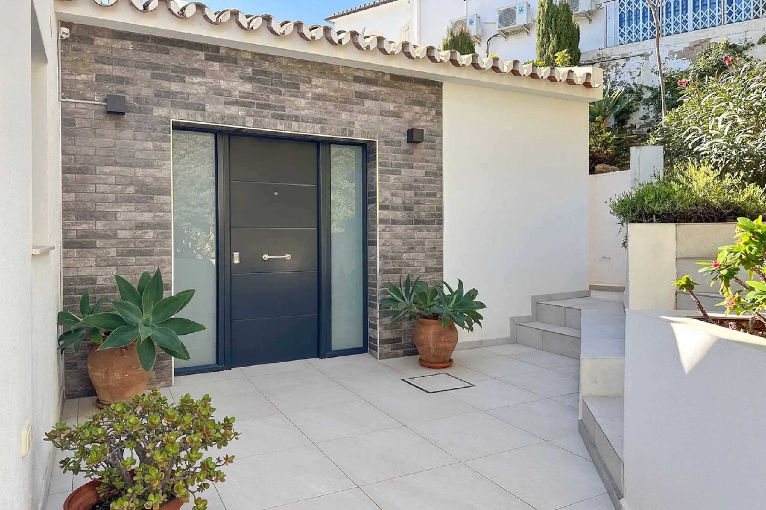 House - Detached Villa в продаже в Mijas, Málaga. В доме 3 спален и 3 ванных комнат. Площадь дома 182 м². Площадь участка 222 м²