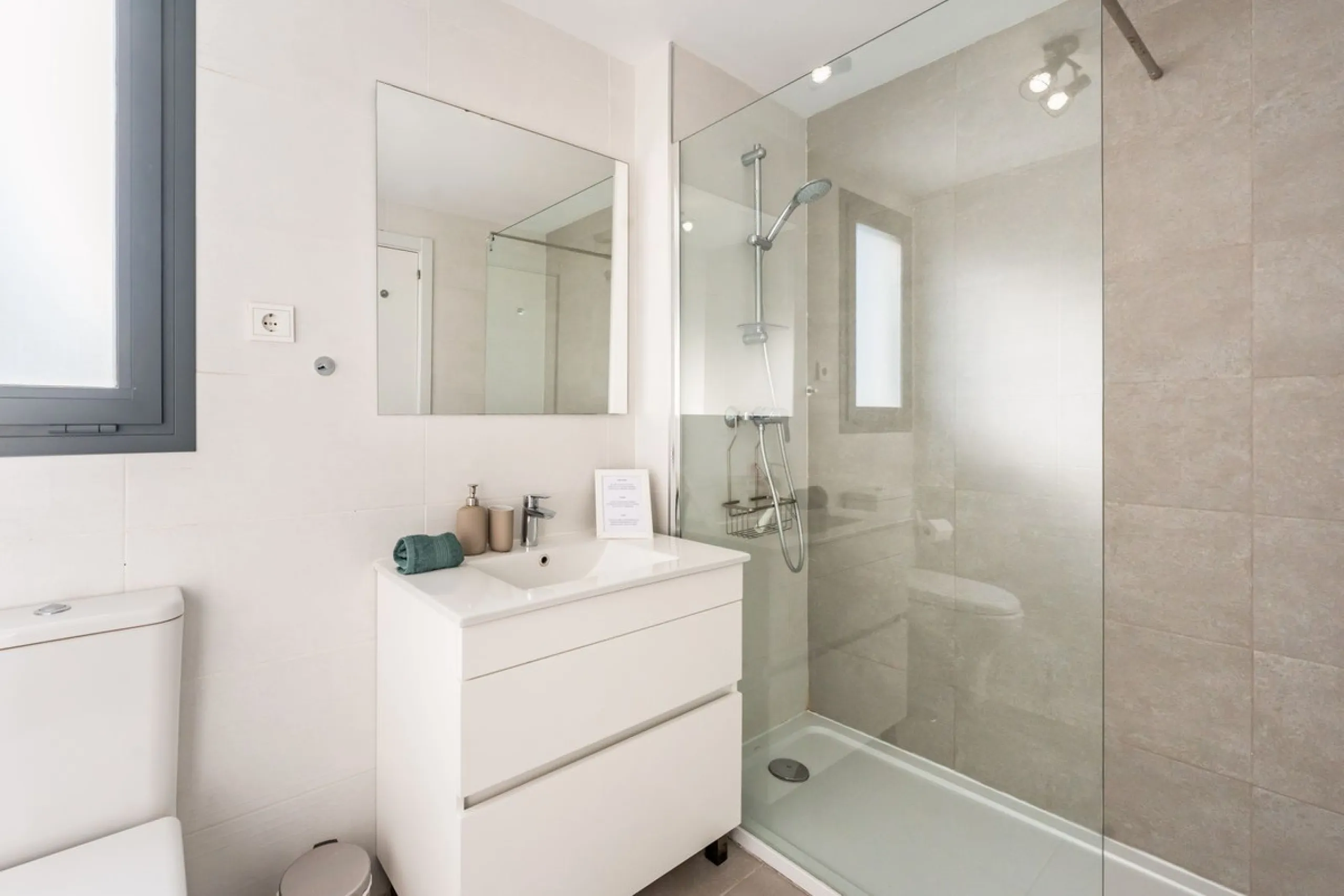 Fantastic 3-Bedroom, 2-Bathroom Apartment