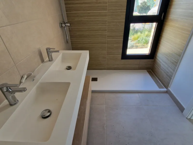 Fantastic brand new 3-bedroom apartment on the ground floor of the newly built complex in Residencial Senda, in the town centre of Estepona. It is a modern gated complex with only 34 apartments, in a privileged area next to the new Auditorium, with everyt