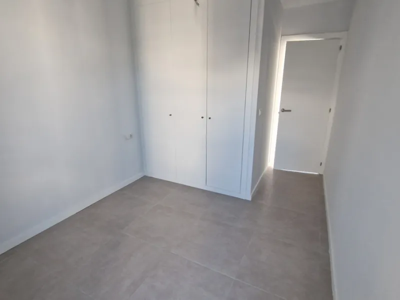 Fantastic brand new 3-bedroom apartment on the ground floor of the newly built complex in Residencial Senda, in the town centre of Estepona. It is a modern gated complex with only 34 apartments, in a privileged area next to the new Auditorium, with everyt