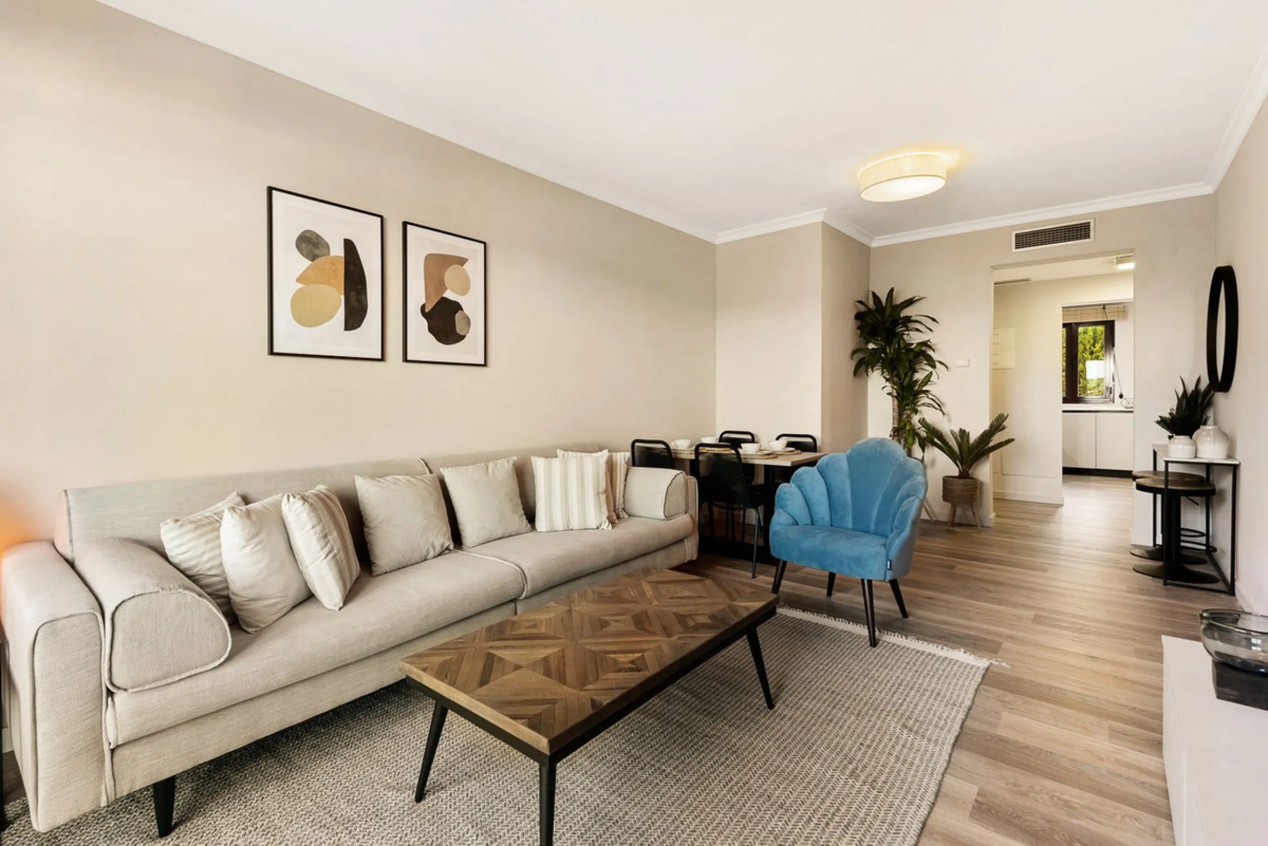 Beautiful, fully furnished  2 Bed 2 Bath apartment with Panoramic views of La Concha Mountain, El Paraíso Golf Course and the Mediterranean Sea.