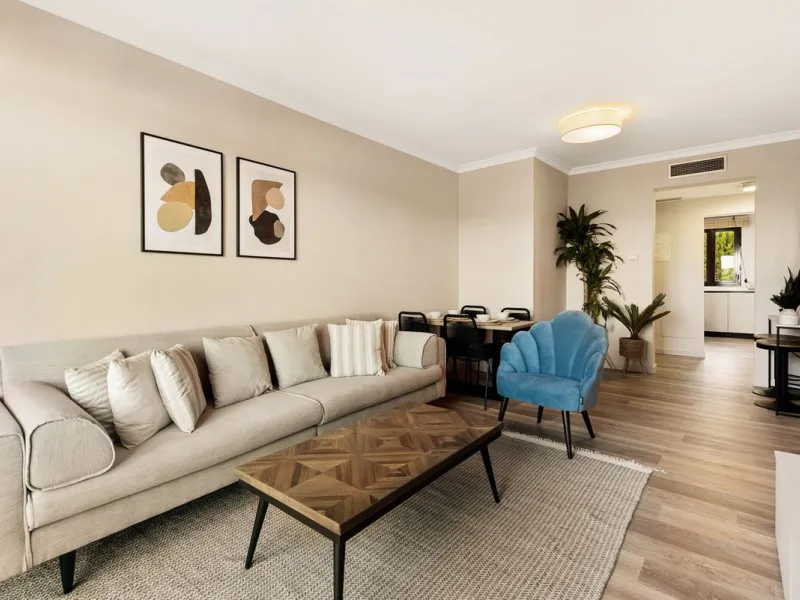 Beautiful, fully furnished  2 Bed 2 Bath apartment with Panoramic views of La Concha Mountain, El Paraíso Golf Course and the Mediterranean Sea.