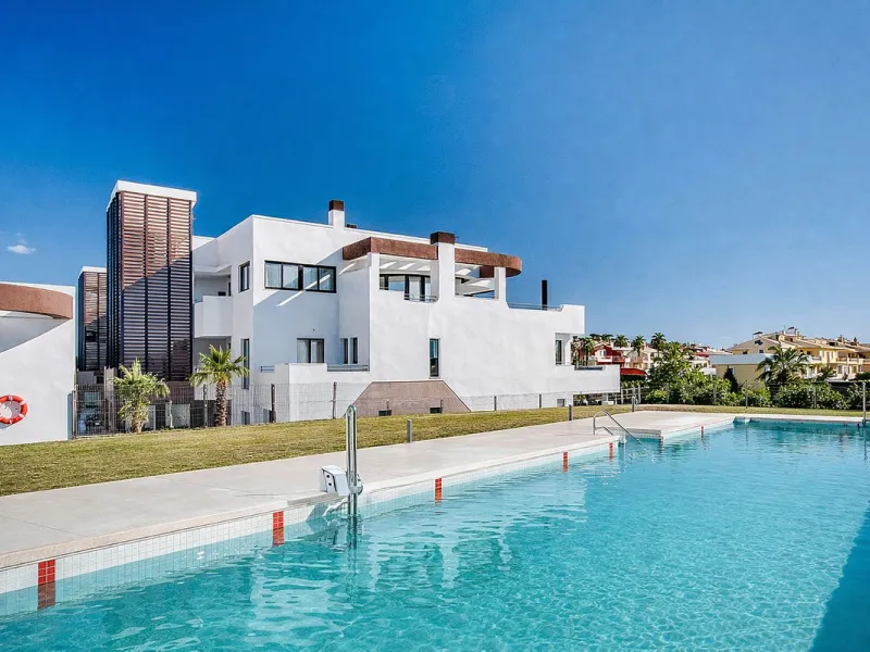 This brand-new, unfurnished resale penthouse offers refined contemporary living in a prime location on the New Golden Mile, just 10 minutes from both Estepona and Marbella.