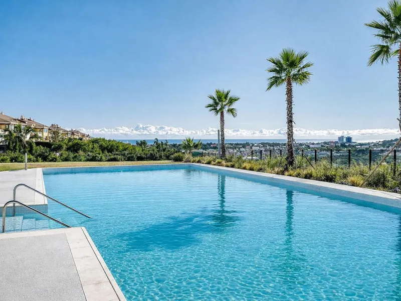 This brand-new, unfurnished resale penthouse offers refined contemporary living in a prime location on the New Golden Mile, just 10 minutes from both Estepona and Marbella.