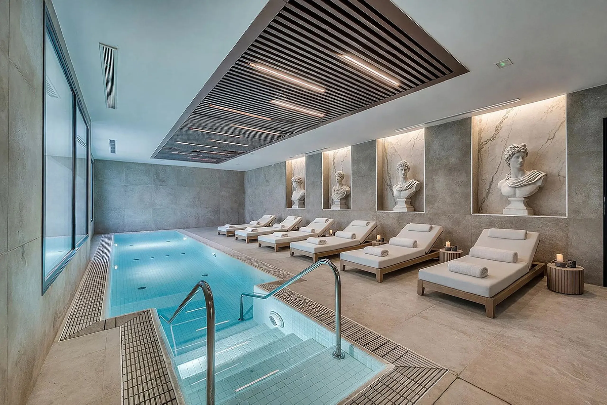 This brand-new, unfurnished resale penthouse offers refined contemporary living in a prime location on the New Golden Mile, just 10 minutes from both Estepona and Marbella.