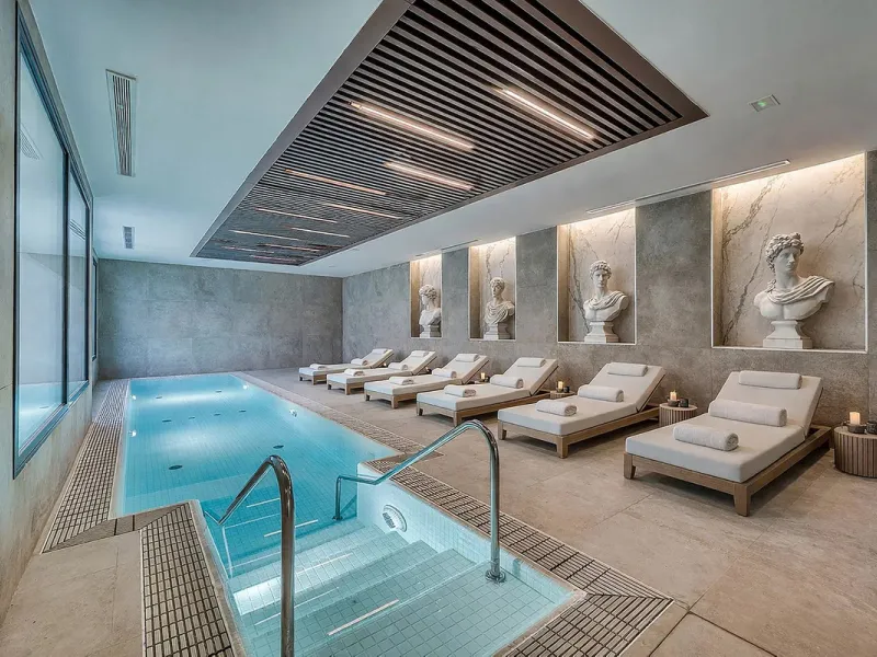 This brand-new, unfurnished resale penthouse offers refined contemporary living in a prime location on the New Golden Mile, just 10 minutes from both Estepona and Marbella.