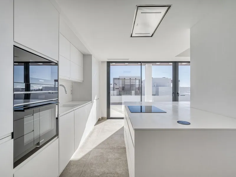 This brand-new, unfurnished resale penthouse offers refined contemporary living in a prime location on the New Golden Mile, just 10 minutes from both Estepona and Marbella.