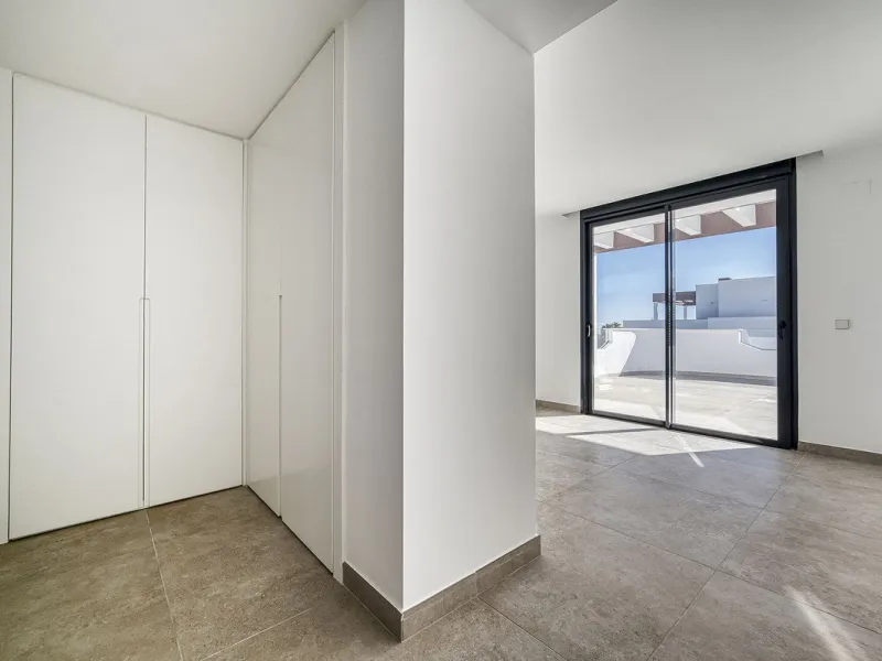This brand-new, unfurnished resale penthouse offers refined contemporary living in a prime location on the New Golden Mile, just 10 minutes from both Estepona and Marbella.