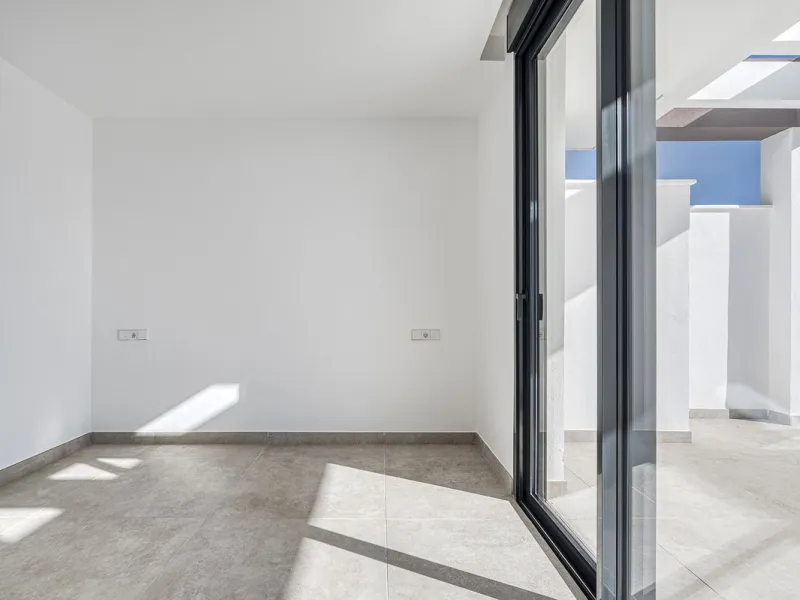This brand-new, unfurnished resale penthouse offers refined contemporary living in a prime location on the New Golden Mile, just 10 minutes from both Estepona and Marbella.
