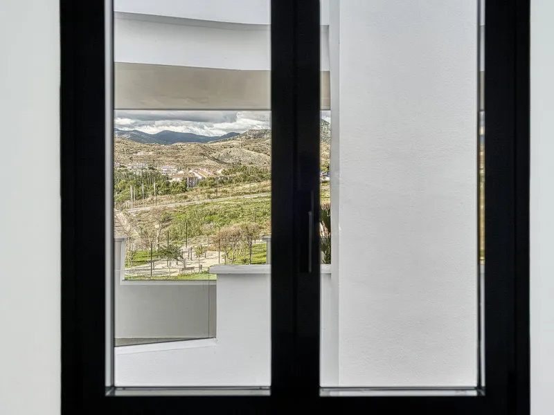 This brand-new, unfurnished resale penthouse offers refined contemporary living in a prime location on the New Golden Mile, just 10 minutes from both Estepona and Marbella.