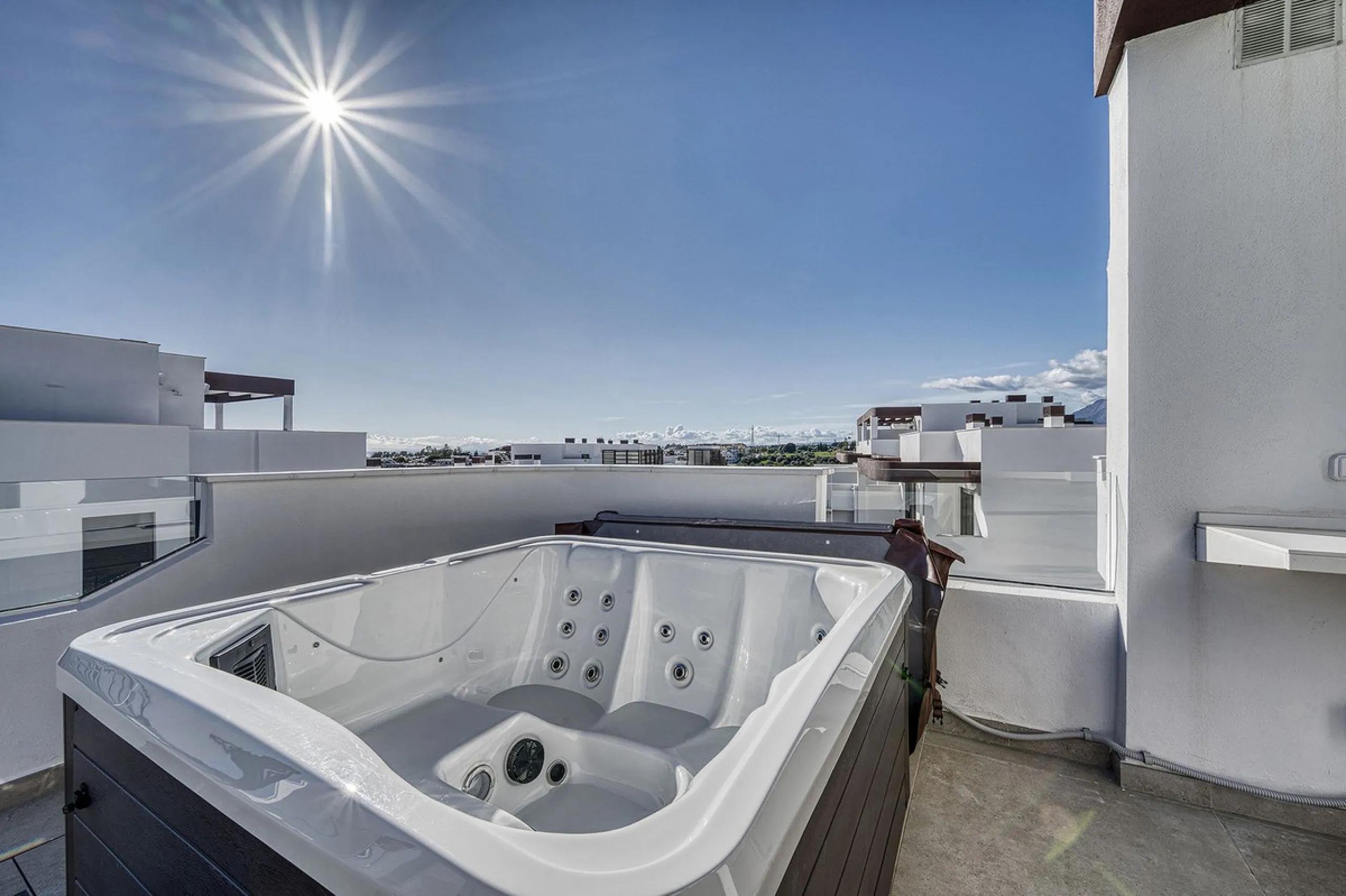 This brand-new, unfurnished resale penthouse offers refined contemporary living in a prime location on the New Golden Mile, just 10 minutes from both Estepona and Marbella.