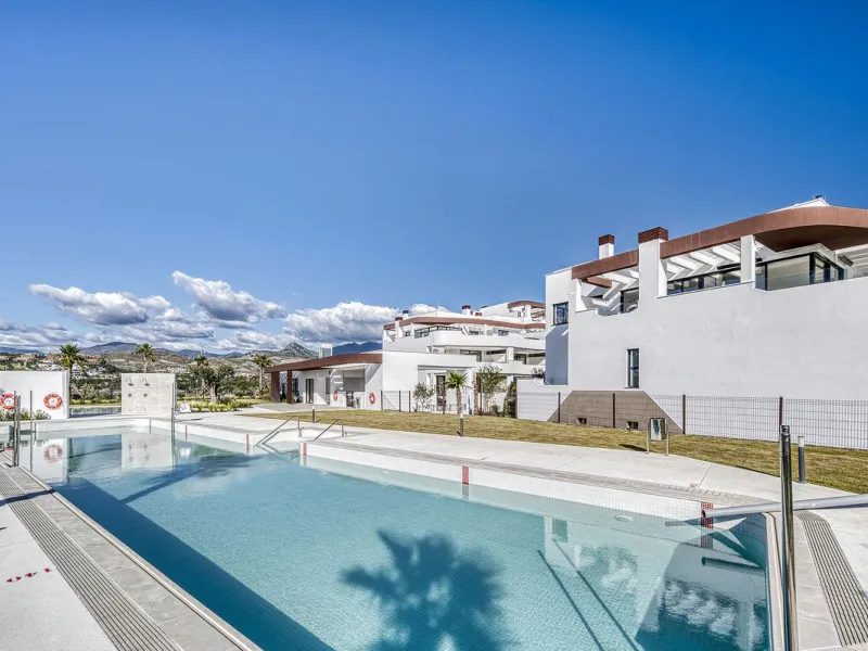 This brand-new, unfurnished resale penthouse offers refined contemporary living in a prime location on the New Golden Mile, just 10 minutes from both Estepona and Marbella.