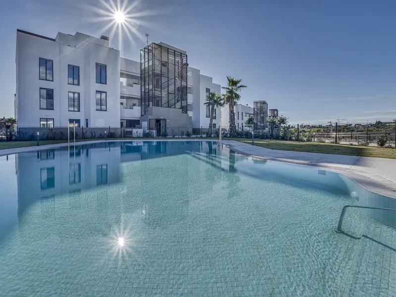 This brand-new, unfurnished resale penthouse offers refined contemporary living in a prime location on the New Golden Mile, just 10 minutes from both Estepona and Marbella.