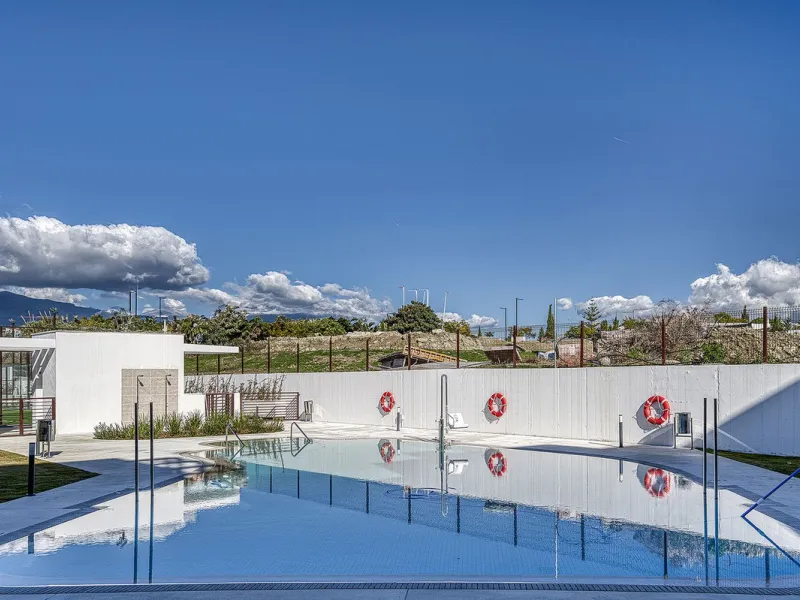 This brand-new, unfurnished resale penthouse offers refined contemporary living in a prime location on the New Golden Mile, just 10 minutes from both Estepona and Marbella.