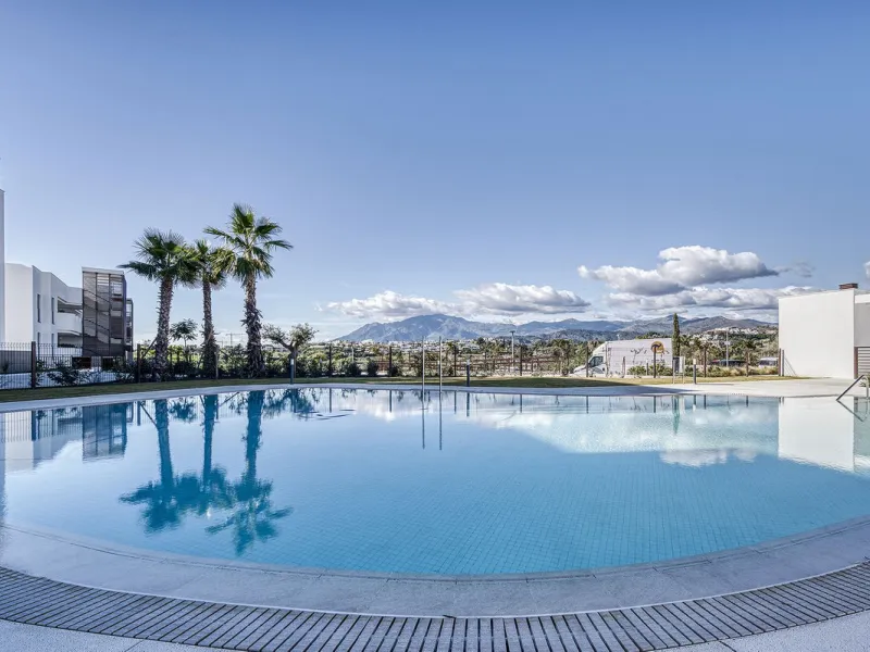 This brand-new, unfurnished resale penthouse offers refined contemporary living in a prime location on the New Golden Mile, just 10 minutes from both Estepona and Marbella.