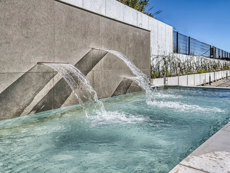 This brand-new, unfurnished resale penthouse offers refined contemporary living in a prime location on the New Golden Mile, just 10 minutes from both Estepona and Marbella.