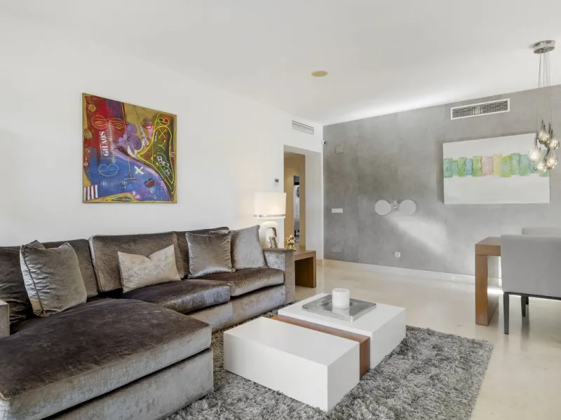 Apartment - Ground Floor Apartment в продаже в Benahavís, Málaga. В доме 2 спален и 3 ванных комнат. Площадь дома 130 м²