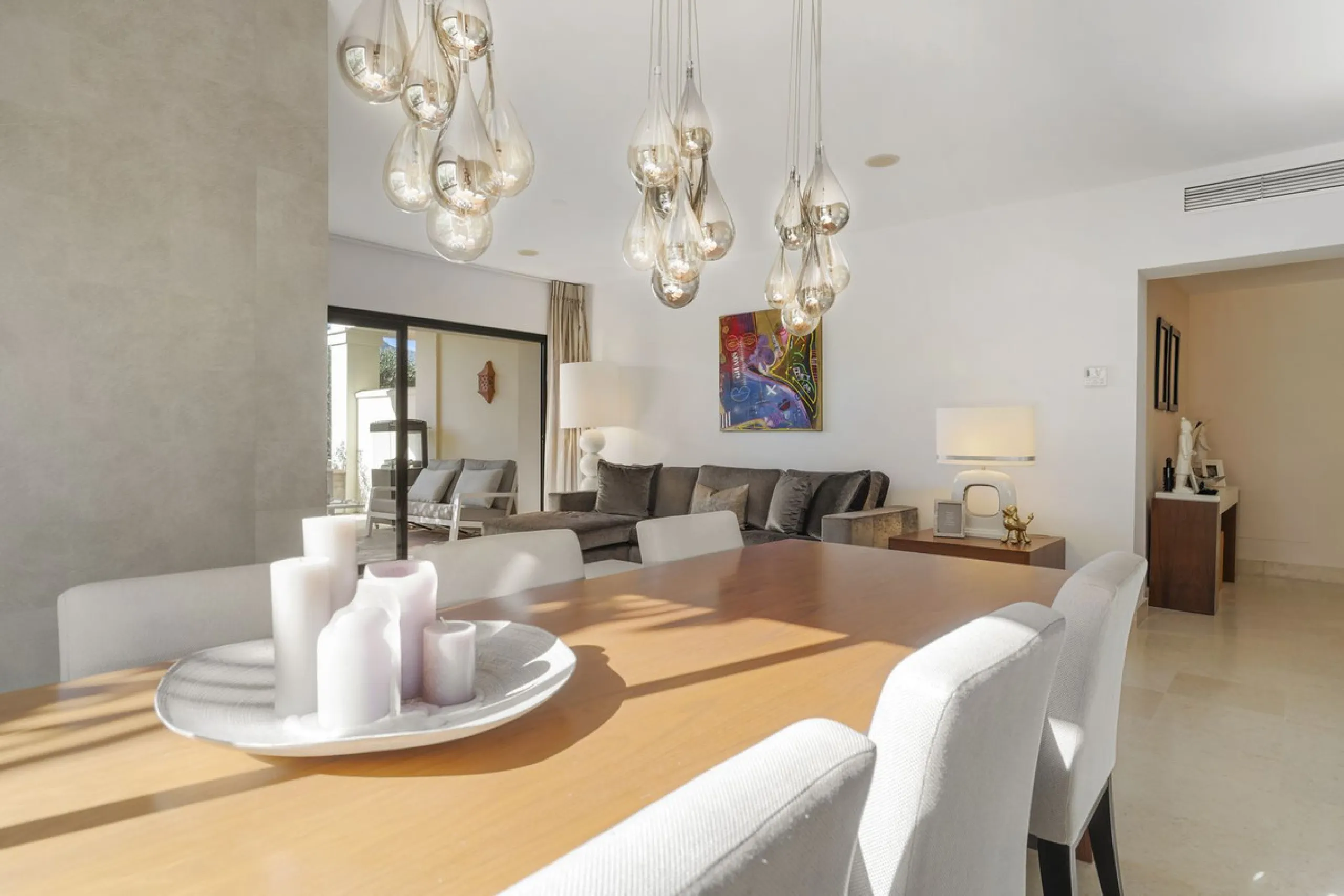 Apartment - Ground Floor Apartment в продаже в Benahavís, Málaga. В доме 2 спален и 3 ванных комнат. Площадь дома 130 м²