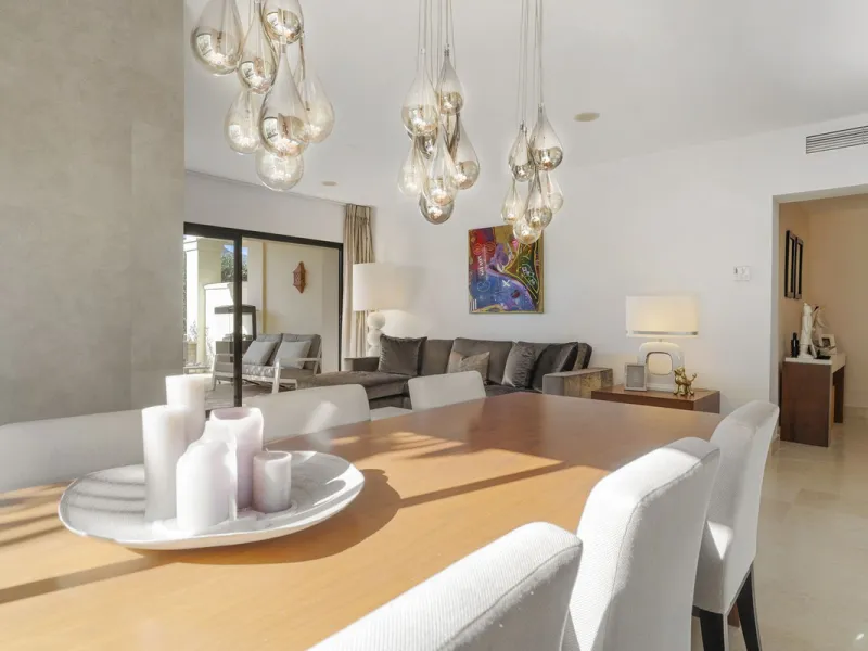 Apartment - Ground Floor Apartment в продаже в Benahavís, Málaga. В доме 2 спален и 3 ванных комнат. Площадь дома 130 м²