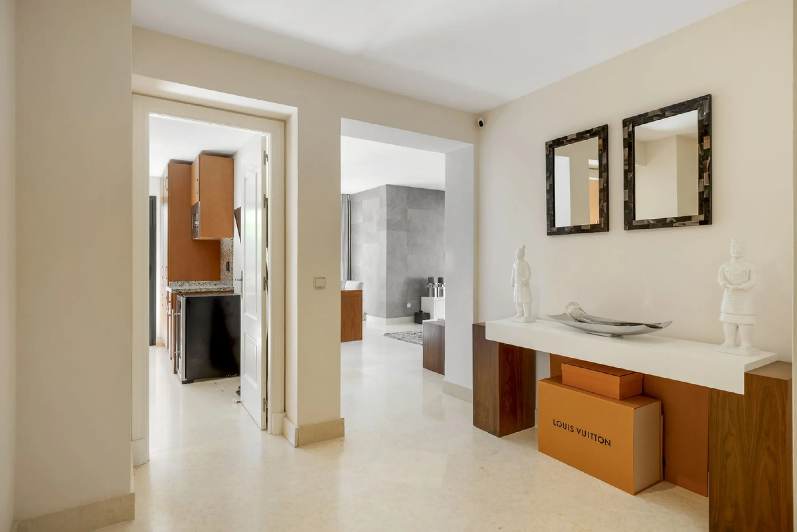 Apartment - Ground Floor Apartment в продаже в Benahavís, Málaga. В доме 2 спален и 3 ванных комнат. Площадь дома 130 м²