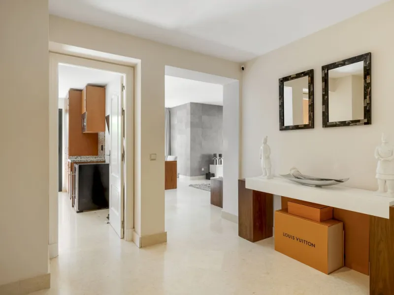 Apartment - Ground Floor Apartment в продаже в Benahavís, Málaga. В доме 2 спален и 3 ванных комнат. Площадь дома 130 м²
