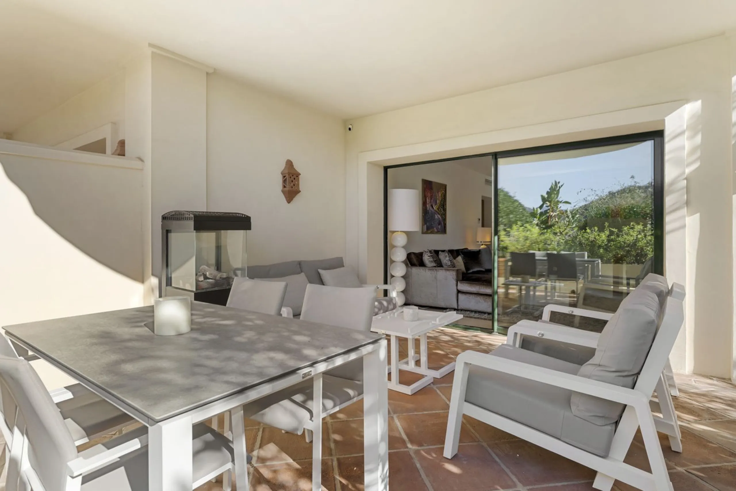 Apartment - Ground Floor Apartment в продаже в Benahavís, Málaga. В доме 2 спален и 3 ванных комнат. Площадь дома 130 м²