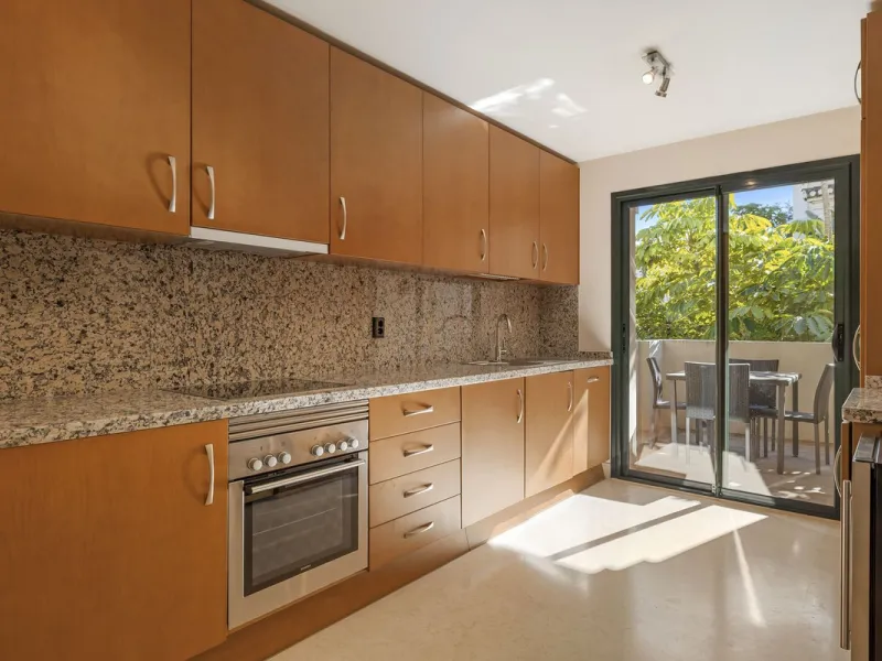 Apartment - Ground Floor Apartment в продаже в Benahavís, Málaga. В доме 2 спален и 3 ванных комнат. Площадь дома 130 м²