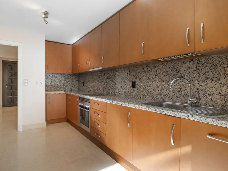 Apartment - Ground Floor Apartment в продаже в Benahavís, Málaga. В доме 2 спален и 3 ванных комнат. Площадь дома 130 м²