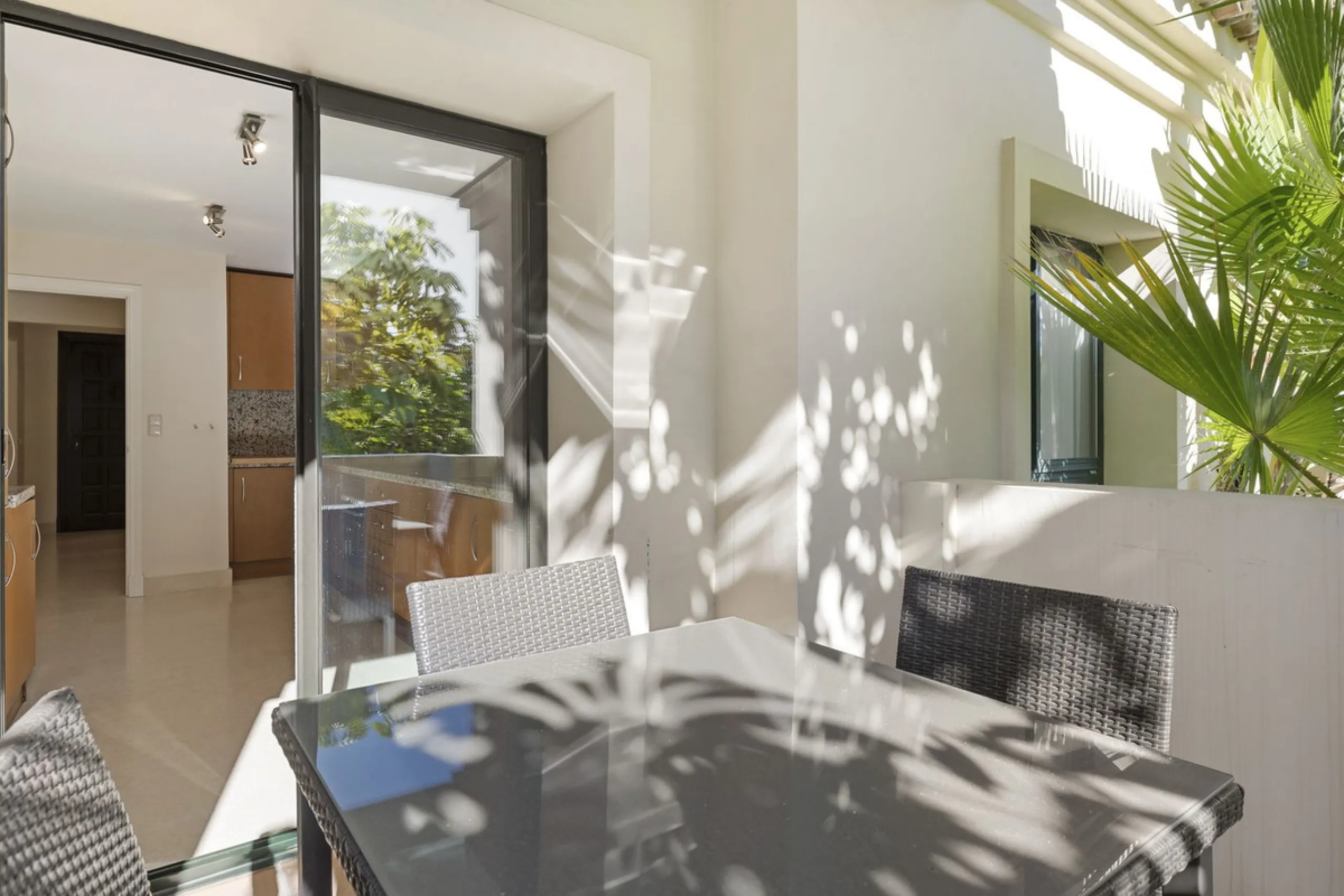 Apartment - Ground Floor Apartment в продаже в Benahavís, Málaga. В доме 2 спален и 3 ванных комнат. Площадь дома 130 м²