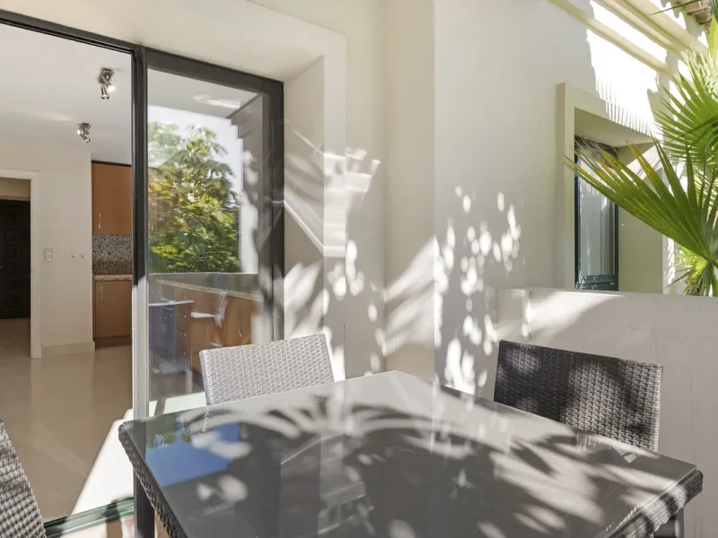 Apartment - Ground Floor Apartment в продаже в Benahavís, Málaga. В доме 2 спален и 3 ванных комнат. Площадь дома 130 м²