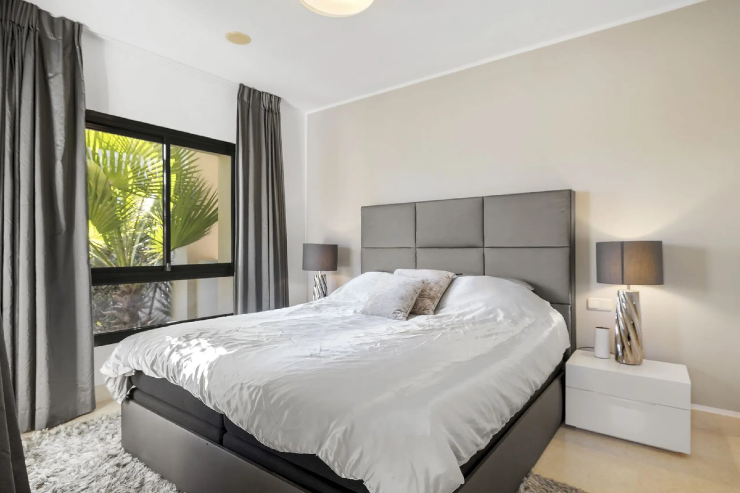 Apartment - Ground Floor Apartment в продаже в Benahavís, Málaga. В доме 2 спален и 3 ванных комнат. Площадь дома 130 м²
