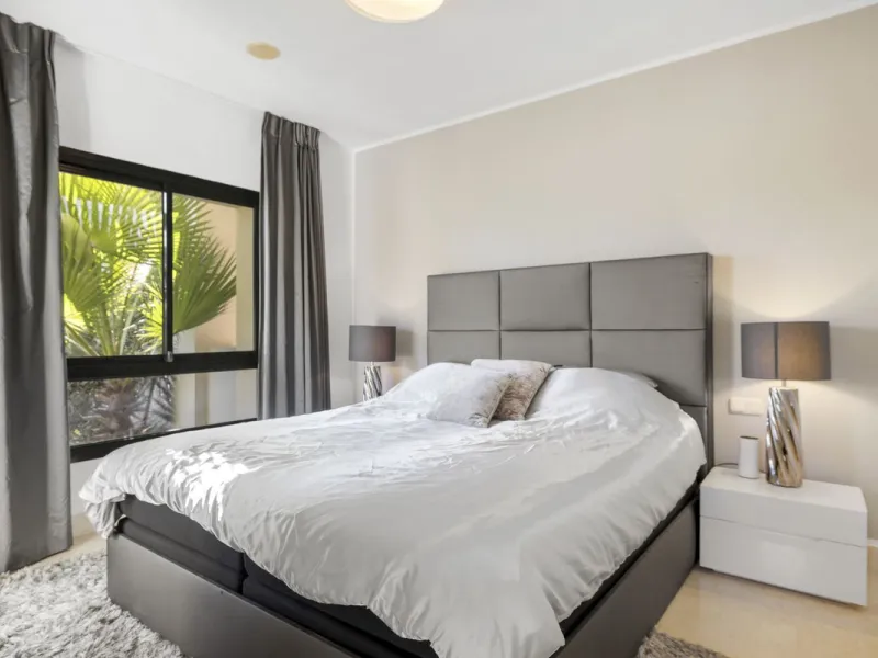 Apartment - Ground Floor Apartment в продаже в Benahavís, Málaga. В доме 2 спален и 3 ванных комнат. Площадь дома 130 м²