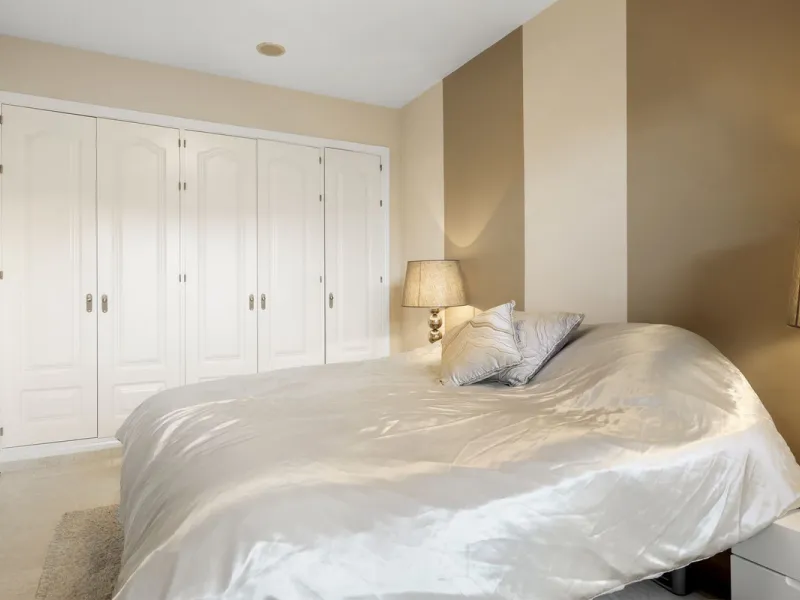 Apartment - Ground Floor Apartment в продаже в Benahavís, Málaga. В доме 2 спален и 3 ванных комнат. Площадь дома 130 м²