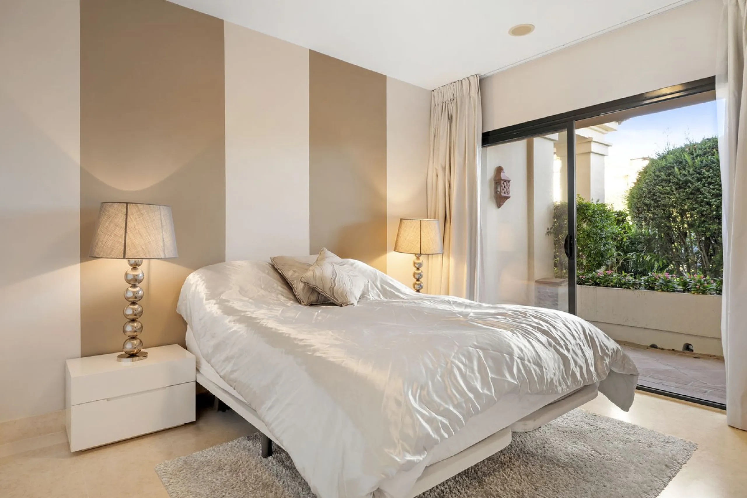 Apartment - Ground Floor Apartment в продаже в Benahavís, Málaga. В доме 2 спален и 3 ванных комнат. Площадь дома 130 м²