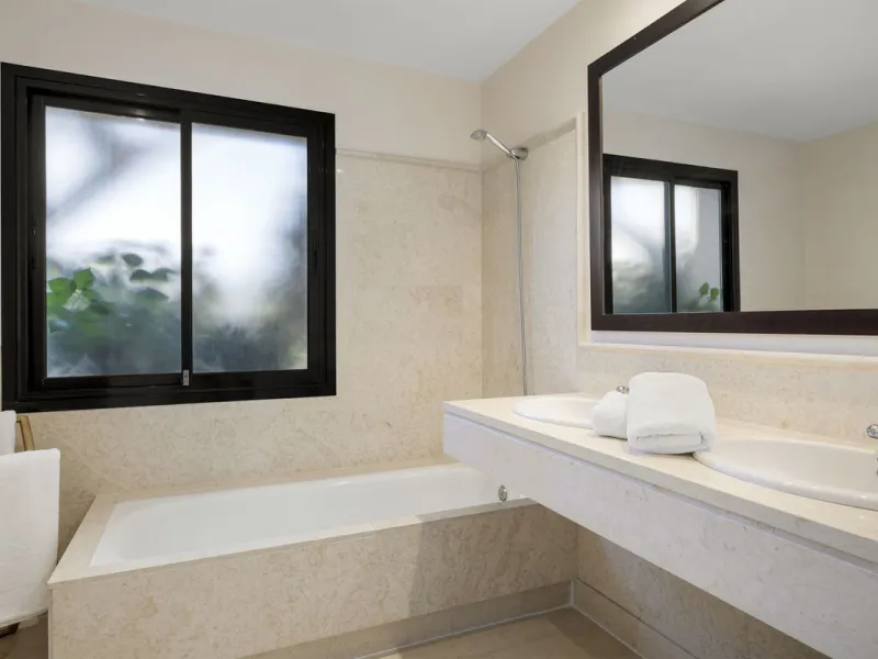 Apartment - Ground Floor Apartment в продаже в Benahavís, Málaga. В доме 2 спален и 3 ванных комнат. Площадь дома 130 м²
